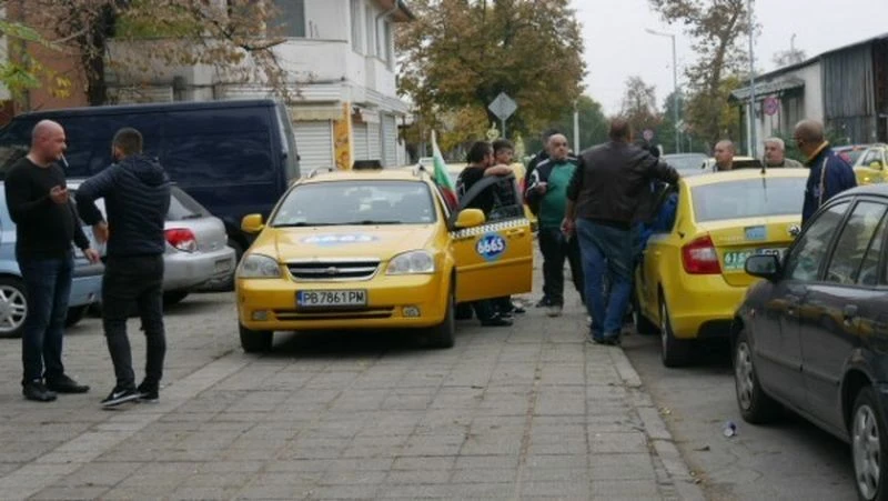 В прав текст назоваха единствената причина за поскъпването на такситата в Пловдив от днес