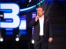 Рачков отново безпошаден: Хубавите гърди си личат на хорото