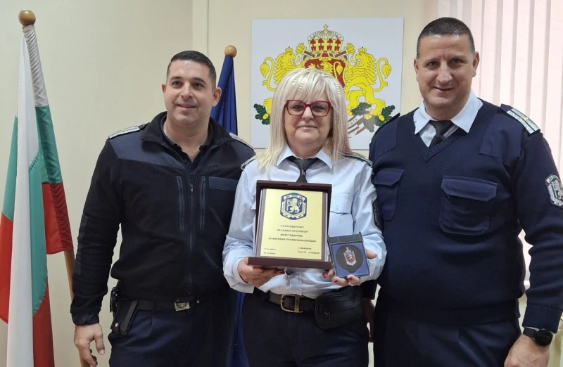 Видна полицайка от Пловдив се пенсионира след 35 години вярна служба
