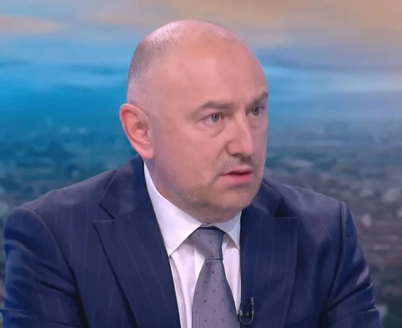 Каримански за коледните добавки: Ще тежи на всички нас, които работим и плащаме данъц