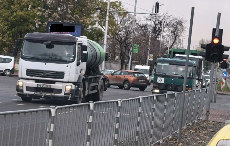 ПТП затруднява движението на оживено кръстовище в Пловдив