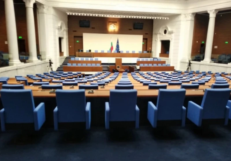 Депутатите ще гледат на първо четене бюджетите на ДОО и НЗОК