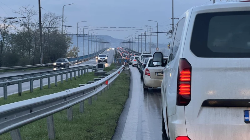Отново тапа на Аспарухов мост! Колоната е огромна