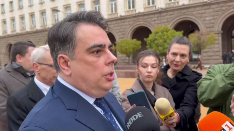 Асен Василев: Бюджет 2026 г. взема по 600 лева от всеки гражданин, за да напълни касичката на властта