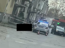 Очевидец: Труп на жена лежи на тротоар в "Смирненски"