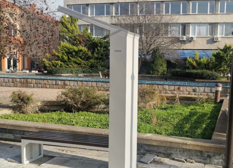 В Карнобат е монтирана първата соларна пейка