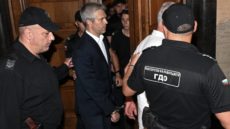 Конвоират Благомир Коцев към Варна!