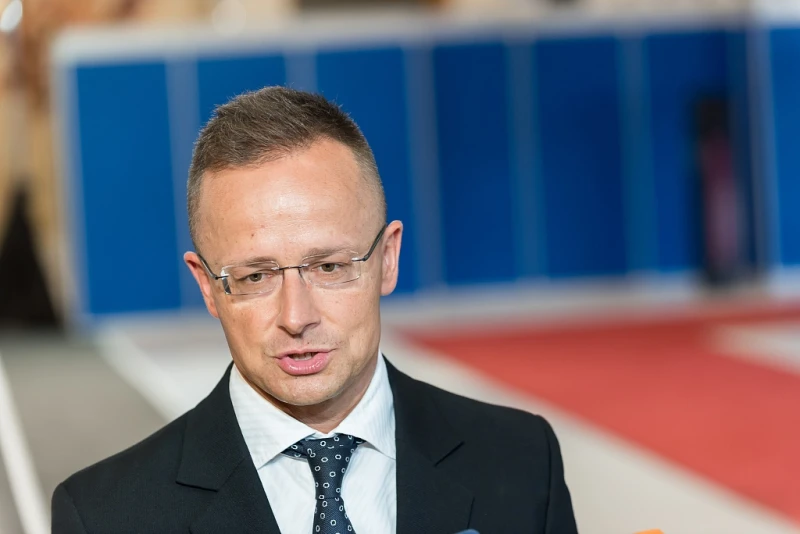 Сиярто: Някои лидери се опитват да блокират мирния план