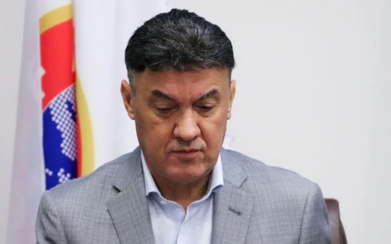 Няма да изпишат Борислав Михайлов от болницата днес, получил е кръвоизлив