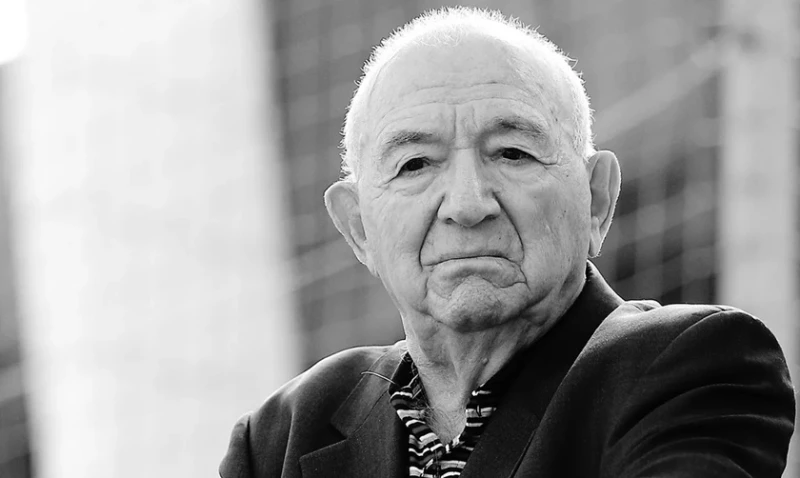 ФИФА почете паметта на футболна легенда