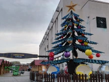 Пространството около Пощата неузнаваемо заради Коледа