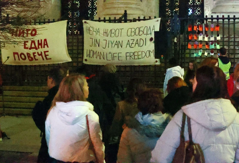 "Нито една повече": Протест пред Съдебната палата в София