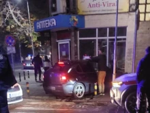 Кола се вряза в аптека в Пловдив