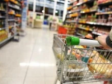 Обещаната държавна верига "Магазини за хората" се сви до щандове в частни обекти