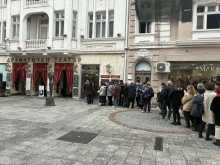 Безпрецедентна опашка на Главната в Пловдив