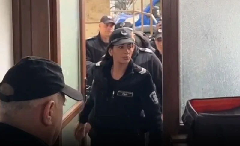 С белезници доведоха младежа, причинил катастрофата с трима загинали на Околовръстното на Пловдив