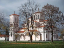 Разбиха и ограбиха новата църква в Стряма