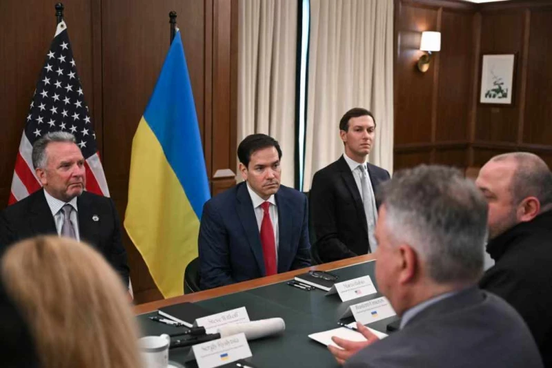 WSJ: На преговорите във Флорида обсъждат ''размяната на територии'' и изборите в Украйна
