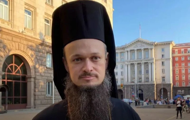Отец Дионисий: Светият синод от години се самоуправлява чрез плаващи мнозинства
