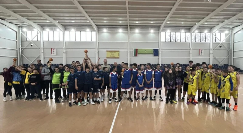 Момичетата и момчетата от Рогош триумфираха в първенството по баскетбол на Община Марица