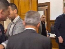Остър сблъсък между Пеевски и Мирчев в парламента