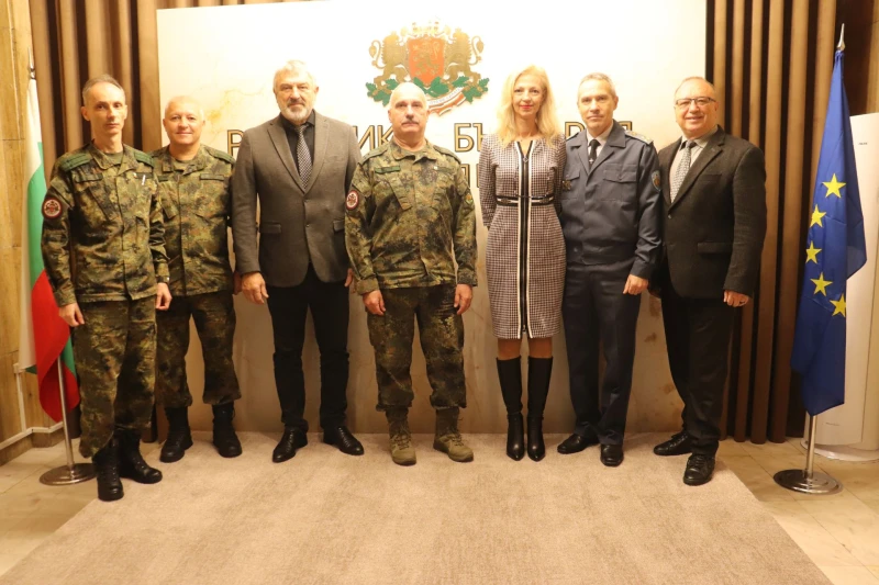Областната администрация и Военното окръжие в Русе обсъдиха нови проекти на среща в столицата