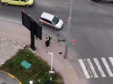 Водач на тротинетка е в болница след удар с лек автомобил