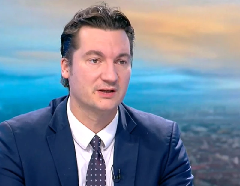 Крум Зарков: Ако кабинетът иска да оцелее, трябва да се разграничи от този, който "пълни протеста"
