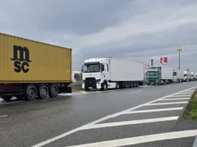 10-километрова опашка от тирове на "Струма" заради протеста на гръцките фермери