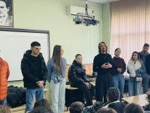 Емоционална среща в СУ "Никола Вапцаров" с актьори от филма "Един грам живот"