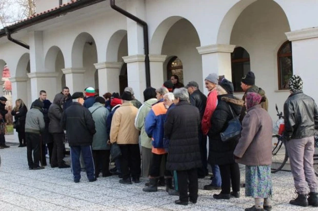 Никулденски курбани за здраве дава ГЕРБ в пет храма в Пловдив