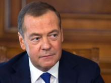 Медведев: САЩ продължават да дисциплинират обезумелия Европейски съюз
