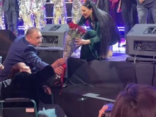Майката на Софи Маринова в инвалидна количка на концерта й