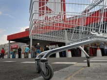 Клиенти на Kaufland вече могат да използват количките за пазаруване и с евроцентове