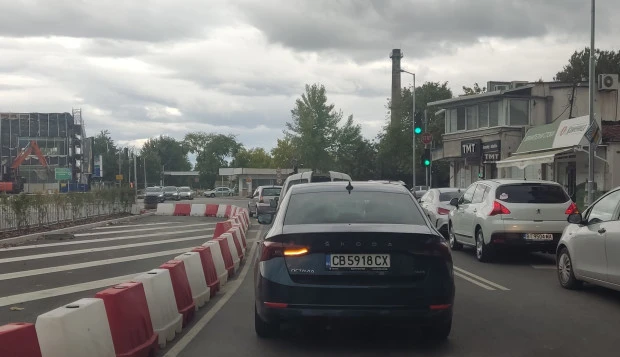 Светофарът на ул. "Царевец" и "Пещерско шосе" заработи