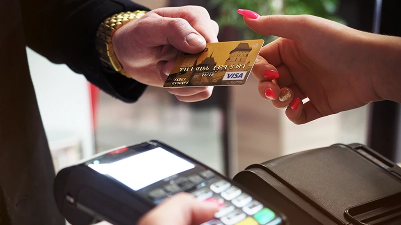 Шефката на VISA България: Курсът на еврото е фиксиран и няма как при плащане с карта да се различава от официалния
