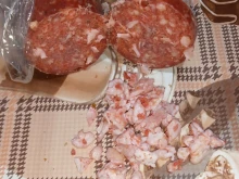 Клиентка си купи шпеков салам, но после обясни, че не става и за котето