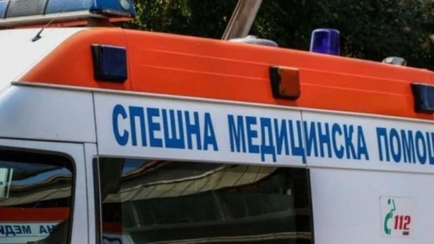 Мъж е в болница в Пловдив със счупена челюст след побой от баща и син