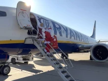 Дядо Коледа пристигна на летище "Пловдив" с хубава Снежанка