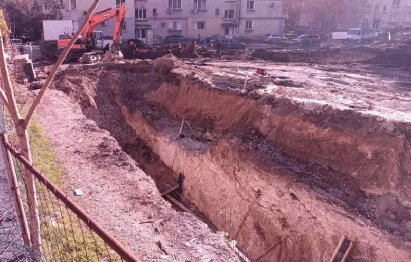 Работник загина при срутване на подпорна стена на строеж