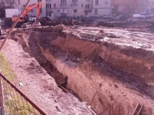 Работник загина при срутване на подпорна стена на строеж
