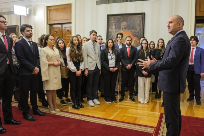 Радев: Младите притежават чувство за достойнство и дълг, което те заявиха смело и открито