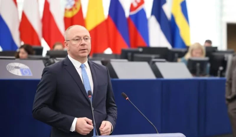 Евродепутат поиска разговор с Урсула Фон дер Лайен: България трябва да отложи еврото