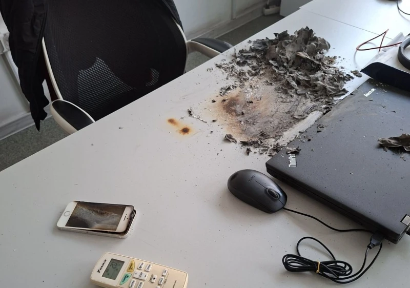 Вижте какво се случи в офис в Пловдив заради включено зарядно на телефон