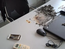 Вижте какво се случи в офис в Пловдив заради включено зарядно на телефон