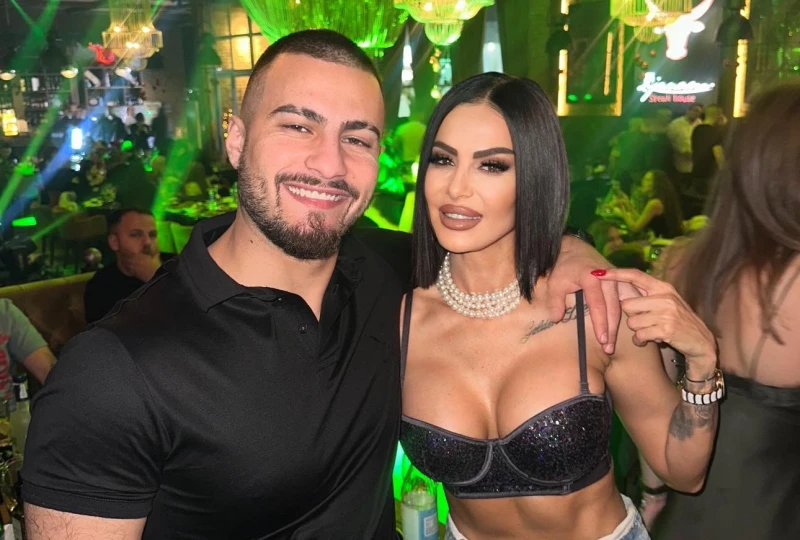 Лавина от критики за наша певица, качила снимка със сина си