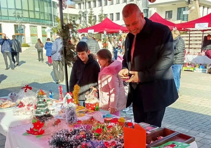 Благотворителен коледен базар в Неделино събира средства за деца сираци