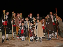 Коледари от всички възрасти наричат за здраве, плодородие и берекет