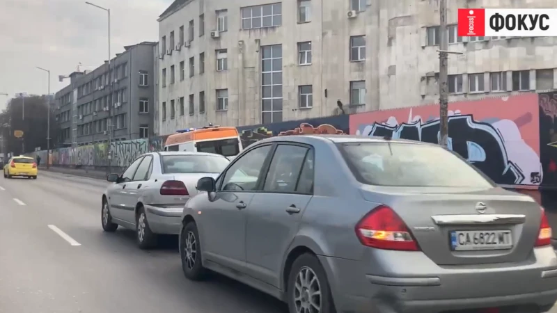Катастрофа предизвика сериозно задръстване на ключов булевард в София