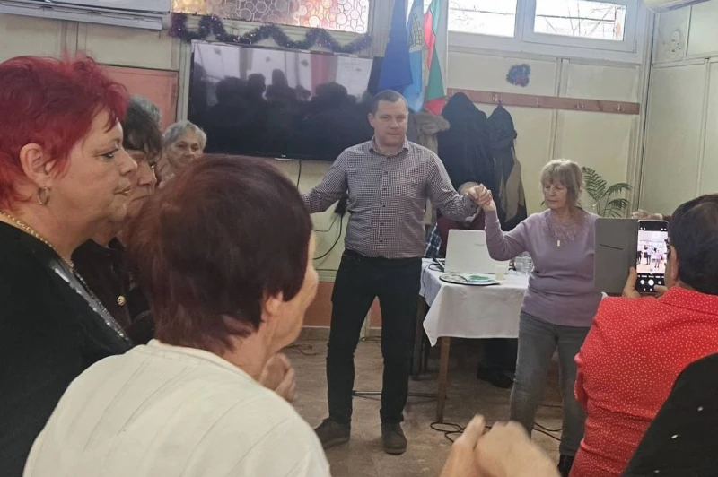 Кметът на "Южен" се хвана на хорото